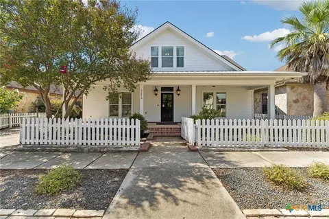 2273 Gruene Lake Dr, New Braunfels, TX 78130