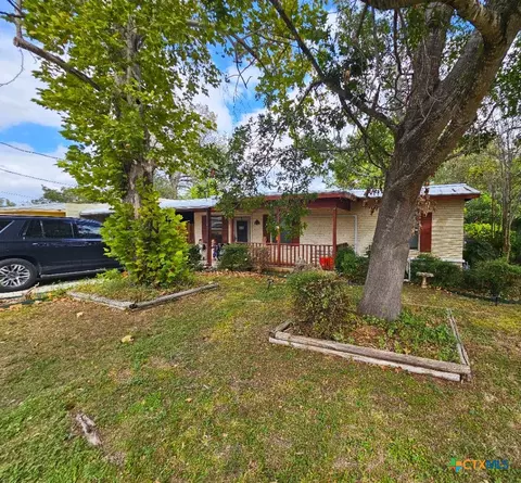 417 Gordon St, Seguin, TX 78155
