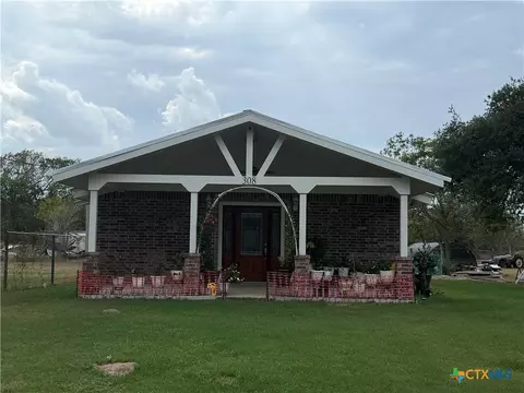 308 Nash St, Cuero, TX 77954