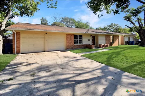 522 Willowick Dr, Port Lavaca, TX 77979