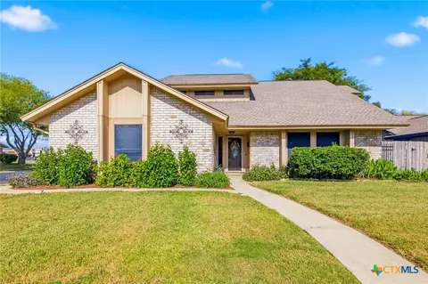 102 Laguna Dr, Victoria, TX 77904