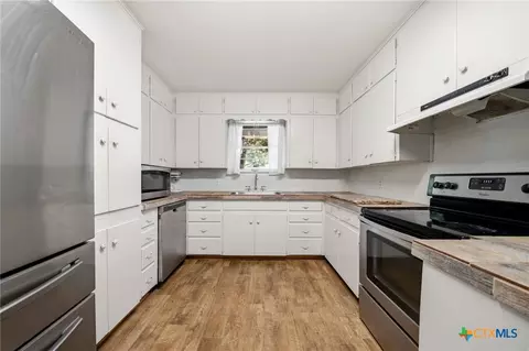 Kitchen - 307 E Zenith Ave, Temple, TX 76501 photo 1 of 1