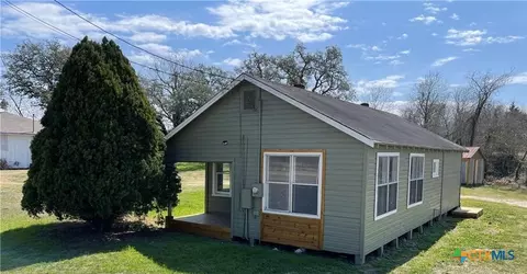 1127 Us Highway 59, Goliad, TX 77963