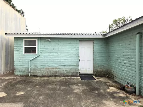 Exterior - 503 E Dallas Ave, Seadrift, TX 77983 photo 2 of 5