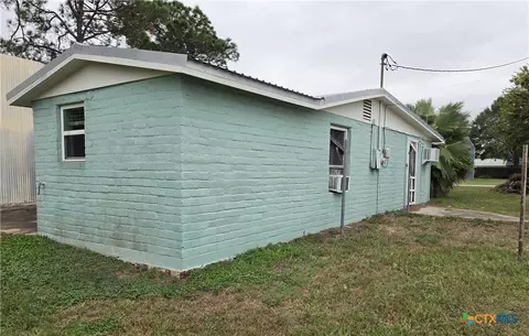 Exterior - 503 E Dallas Ave, Seadrift, TX 77983 photo 3 of 5