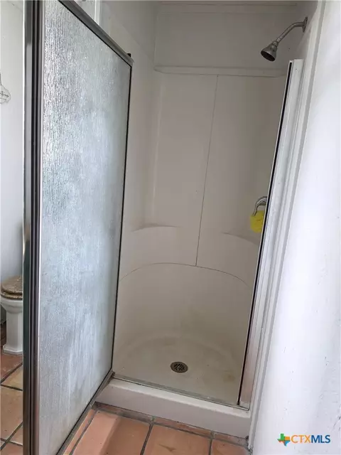 Bath - 503 E Dallas Ave, Seadrift, TX 77983 photo 2 of 3