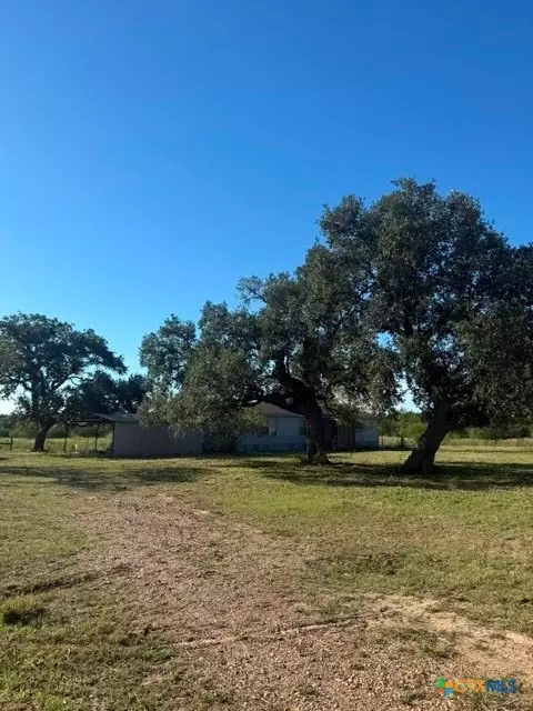 2607 Fm 318, Yoakum, TX 77995