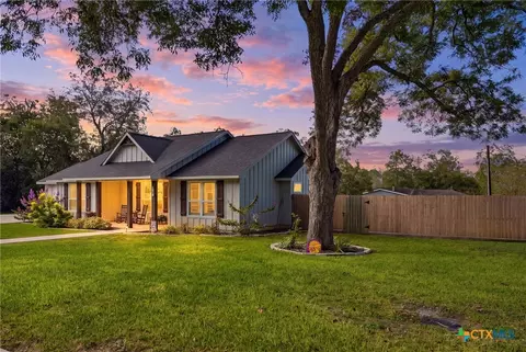 922 N Avenue F, Shiner, TX 77984