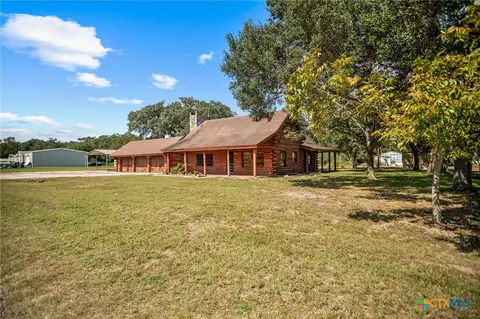 210 Winding Way Dr, Victoria, TX 77905