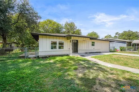 2304 Louise St, Seguin, TX 78155
