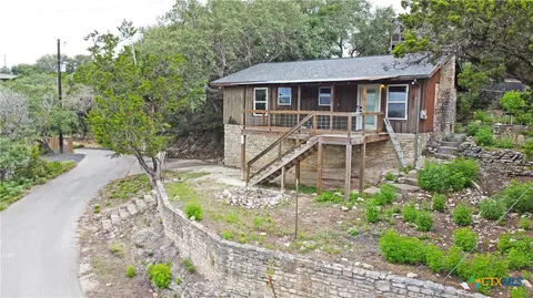 360 Wind Crest Dr, Canyon Lake, TX 78133