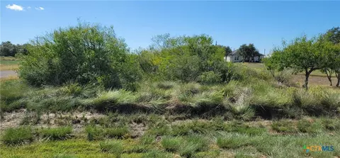 62 W Castle Ln, Rockport, TX 78382