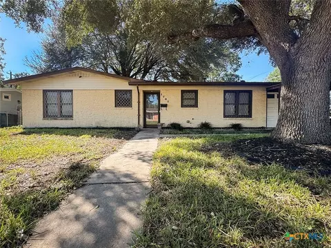 1701 E Rosebud Ave, Victoria, TX 77901