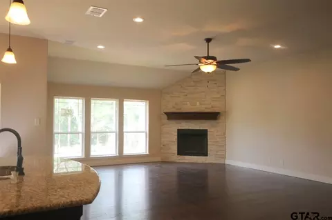 320 Rustic Dr, Hideaway, TX 75771 photo 2