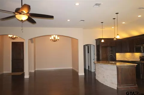 320 Rustic Dr, Hideaway, TX 75771 photo 4