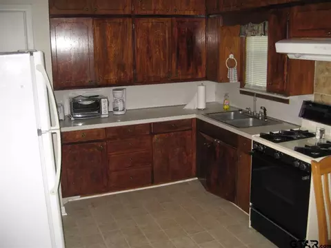324 Fairview, Rusk, TX 75785 photo 3
