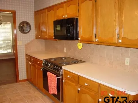 1605 Pinecrest, Gilmer, TX 75644 photo 9