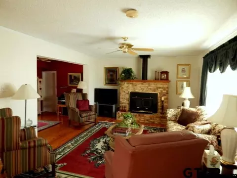1084 E Main, Van, TX 75790 photo 4