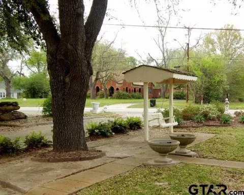 1084 E Main, Van, TX 75790 photo 2
