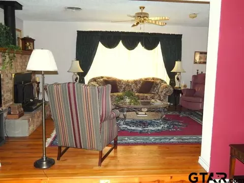 1084 E Main, Van, TX 75790 photo 3