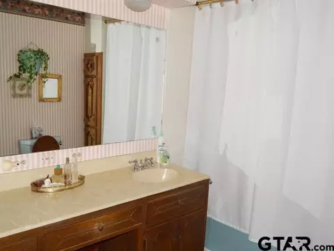 1084 E Main, Van, TX 75790 photo 15
