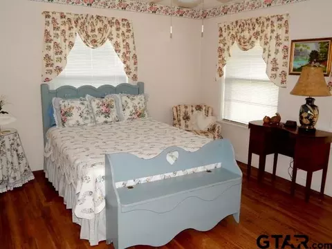 1084 E Main, Van, TX 75790 photo 12