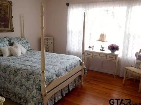 1084 E Main, Van, TX 75790 photo 14