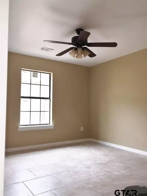707 E 11th St, Mount Pleasant, TX 75455 photo 5