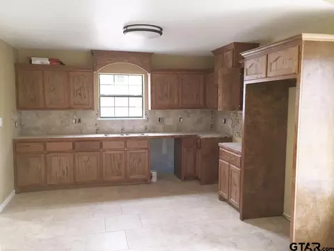 707 E 11th St, Mount Pleasant, TX 75455 photo 3