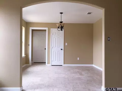 707 E 11th St, Mount Pleasant, TX 75455 photo 4