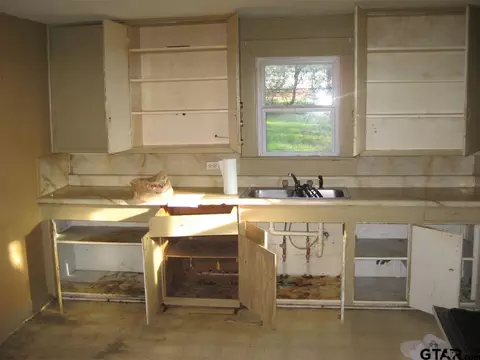 809 E 4th St, Rusk, TX 75785 photo 3