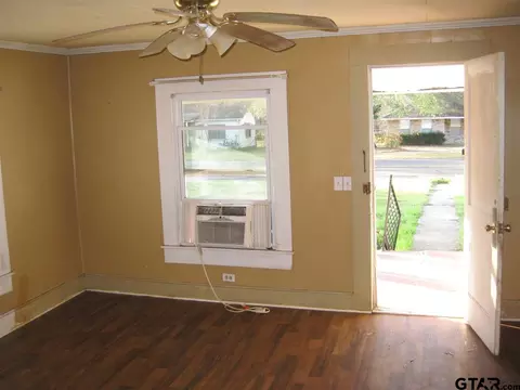 809 E 4th St, Rusk, TX 75785 photo 2