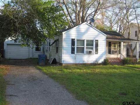 809 E 4th St, Rusk, TX 75785 photo 1
