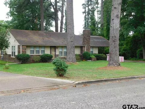 727 Pine St, Gilmer, TX 75644 photo 1