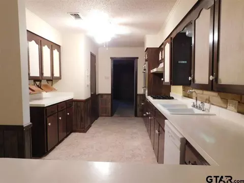 209 Maple, Gilmer, TX 75644 photo 5