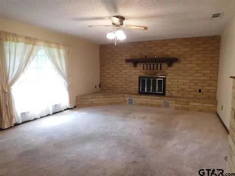 209 Maple, Gilmer, TX 75644 photo 2