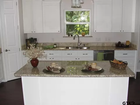 519 Colorado, Van, TX 75790 photo 4