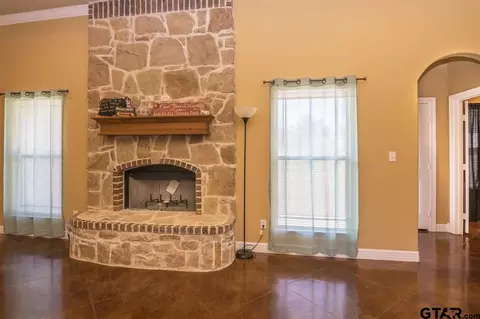 355 Rabbit Run Trl, Longview, TX 75603 photo 3
