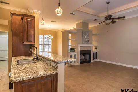 402 E Pirate St, Longview, TX 75604 photo 3