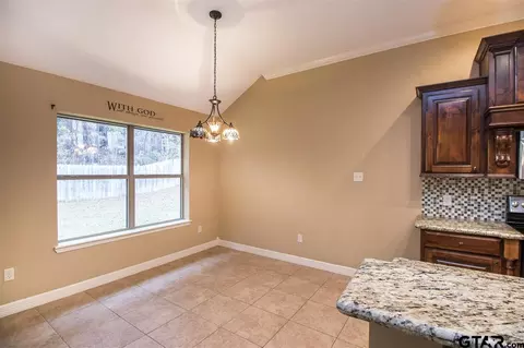 402 E Pirate St, Longview, TX 75604 photo 10