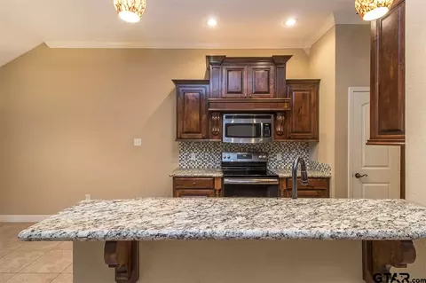 402 E Pirate St, Longview, TX 75604 photo 9