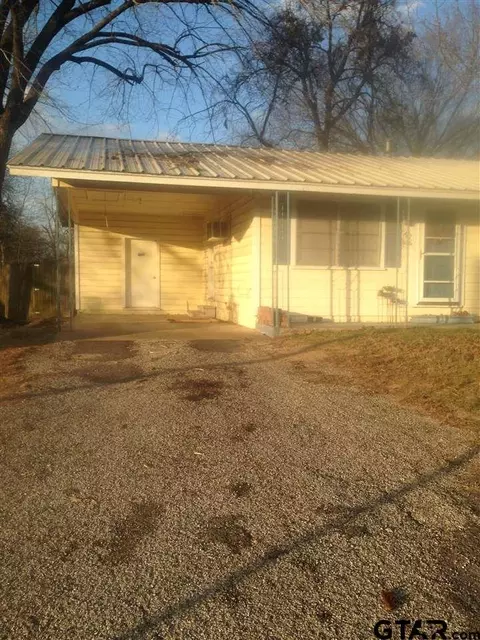 105 E Ln, Quitman, TX 75783 photo 2