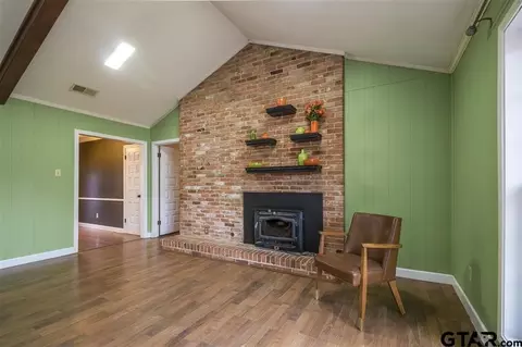 304 Beverly, Longview, TX 75601 photo 6