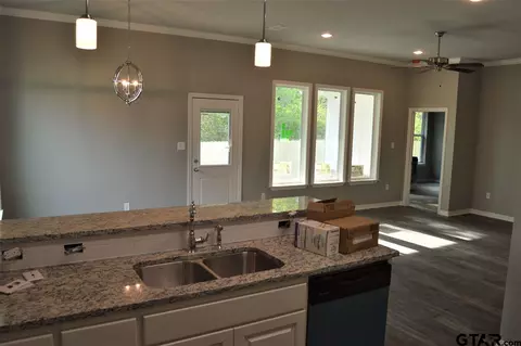 1744 Austin, Tyler, TX 75701 photo 10