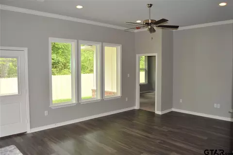 1744 Austin, Tyler, TX 75701 photo 5