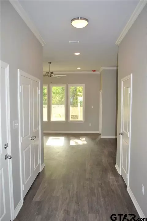1744 Austin, Tyler, TX 75701 photo 2