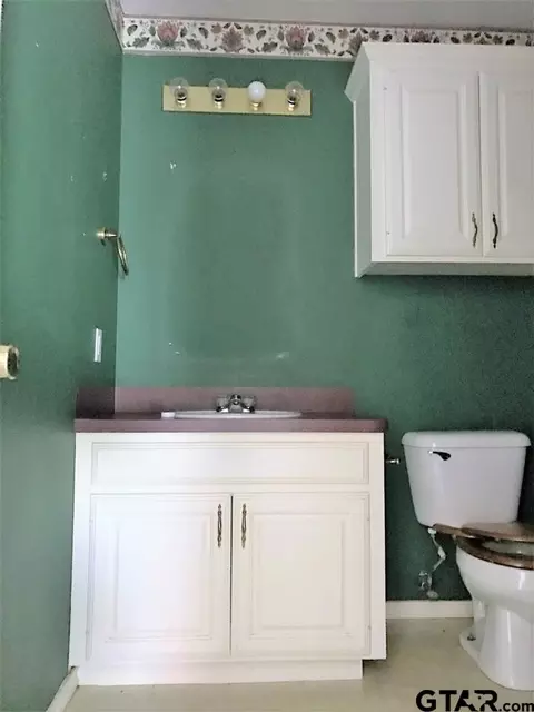 1102 E 3rd St, Mount Pleasant, TX 75455 photo 8