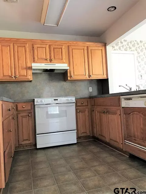 1102 E 3rd St, Mount Pleasant, TX 75455 photo 5