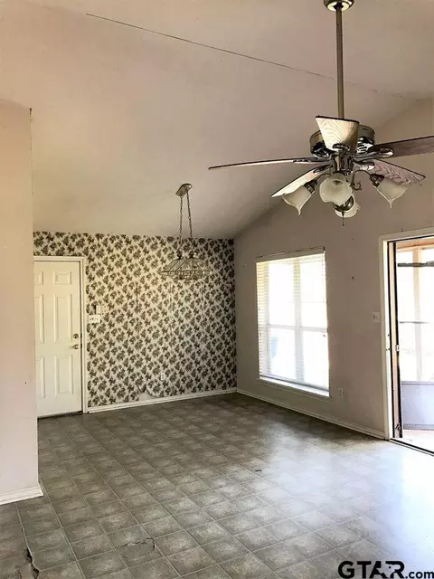 1102 E 3rd St, Mount Pleasant, TX 75455 photo 2