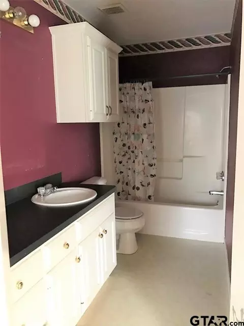 1102 E 3rd St, Mount Pleasant, TX 75455 photo 9